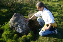 Fondling & puzzling over cup-marks on one of the stones